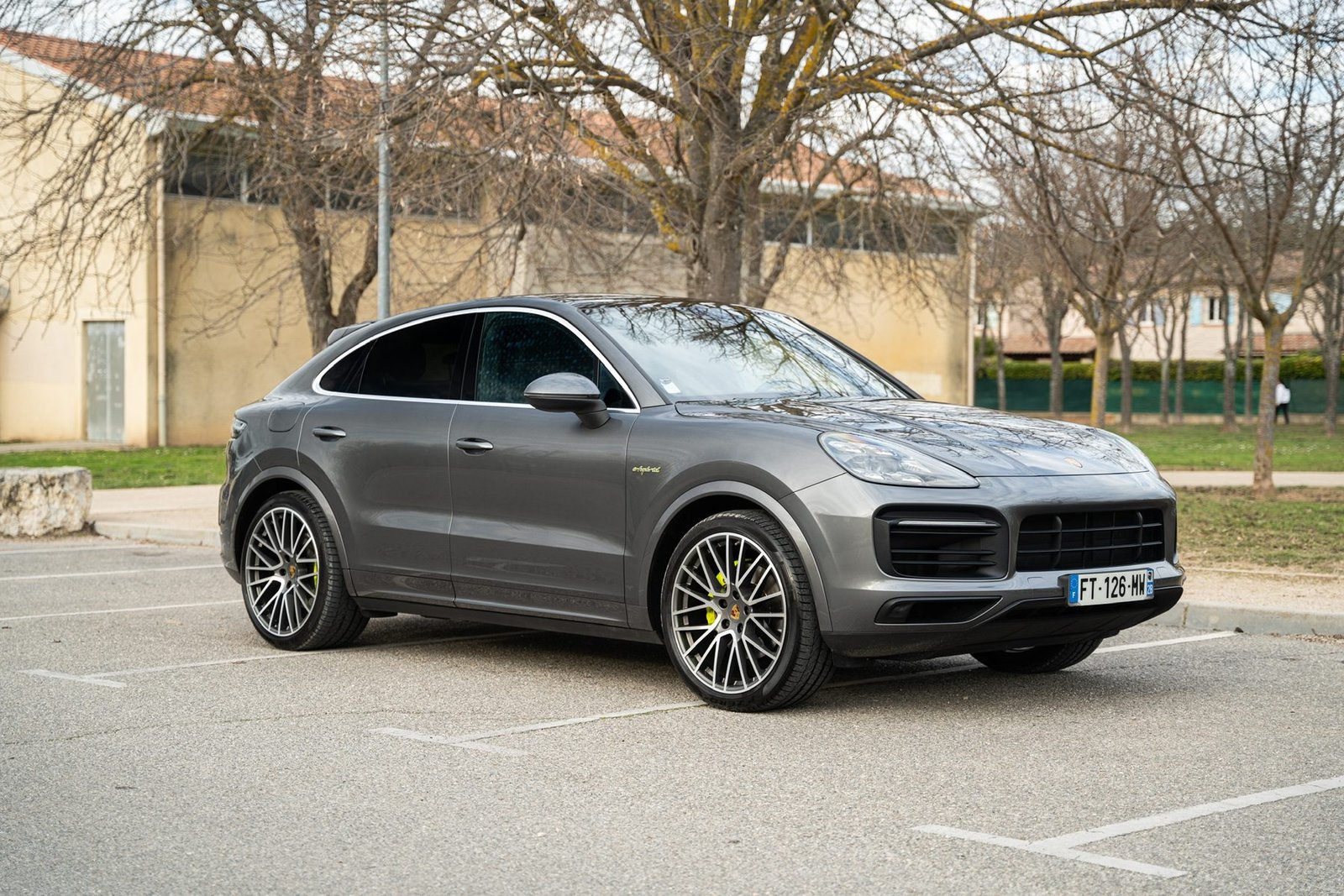 Porsche Cayenne Coupe e-hybrid — trois-quarts avant, sélection NatioPark