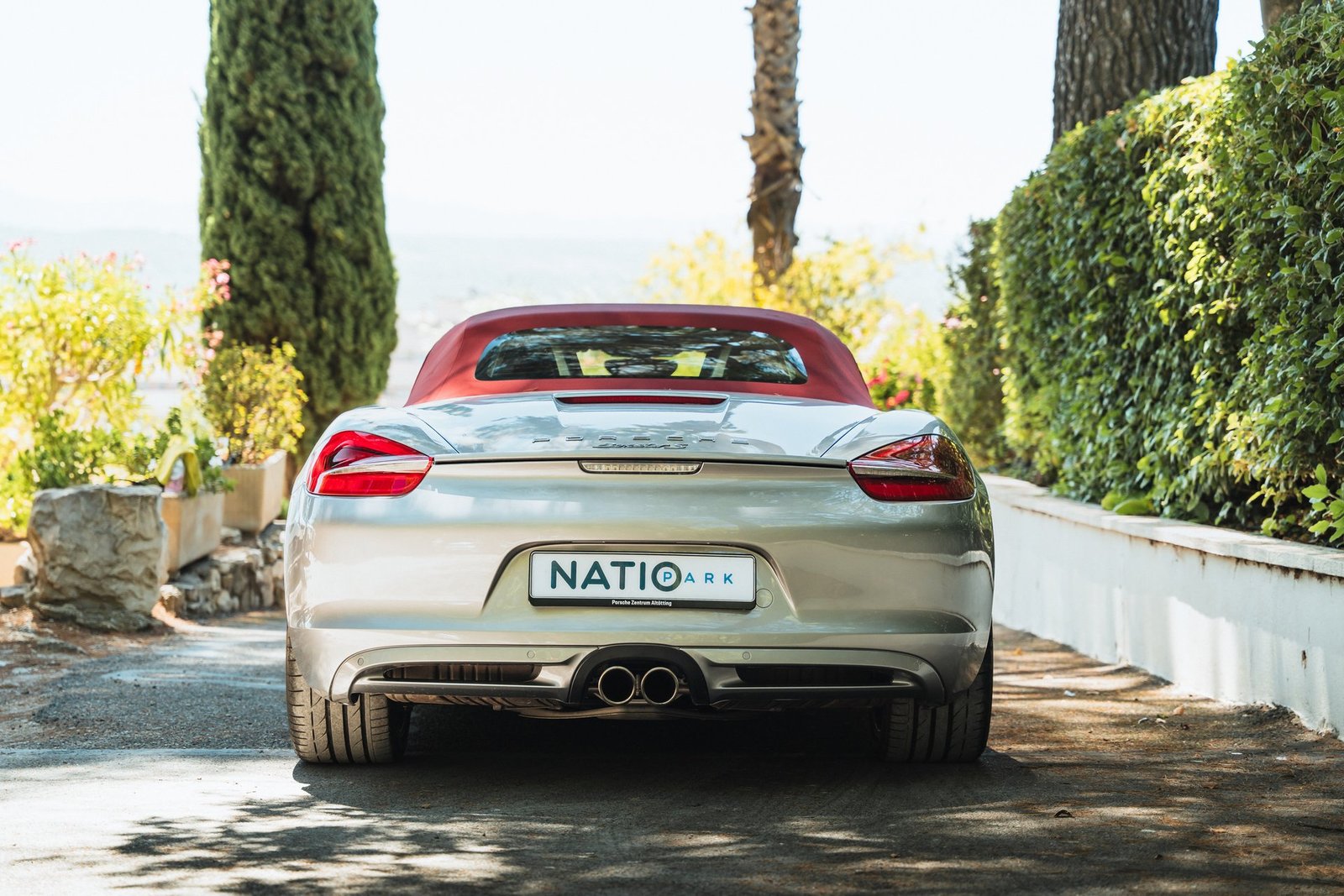 Porsche Boxster — vue arrière toit rouge, sélection NatioPark